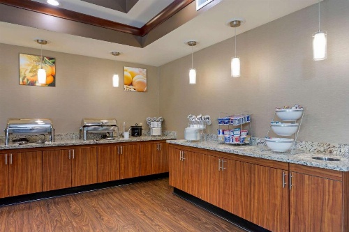 Comfort Suites Little Rock image 11