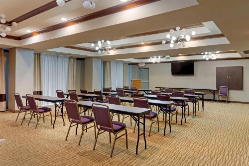 Comfort Suites Little Rock image 12