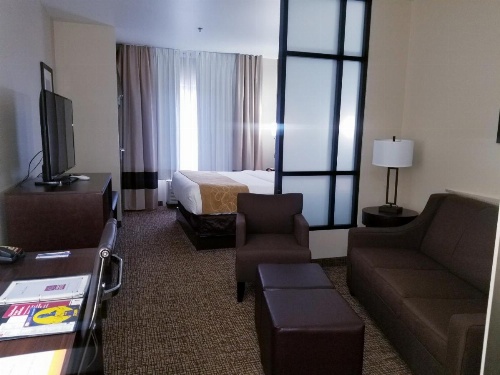 Comfort Suites Little Rock image 46