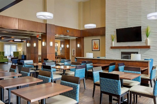 Comfort Suites Little Rock image 9